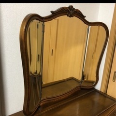 イタリア製のドレッサーの画像