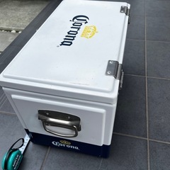 CORONAビール クーラーボックスの画像
