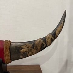水牛の角　龍の手彫り　置物　横幅約103cmの画像
