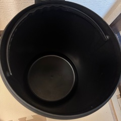 スタイリッシュなゴミ箱の画像