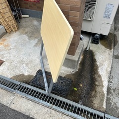 折りたたみテーブルの画像