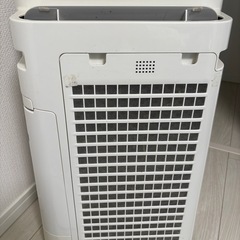 SHARP 加湿空気清浄機　KC-E70-Wの画像
