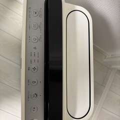SHARP 加湿空気清浄機　KC-E70-Wの画像