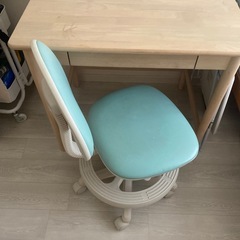 勉強机、椅子の画像