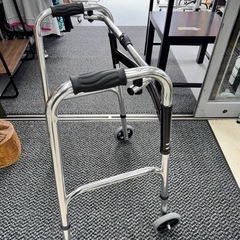 🉐LINE会員限定スペシャル価格🉐【折り畳み歩行器】　4370円　27ー77の画像