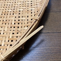 梅干しを干す竹ざるの画像