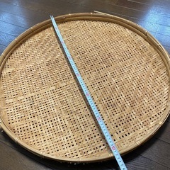 梅干しを干す竹ざるの画像