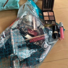 DIOR・SABON・ポール&ジョーなど女の子グッズいっぱいの画像
