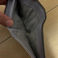 マイケルコースの二つ折り財布の画像