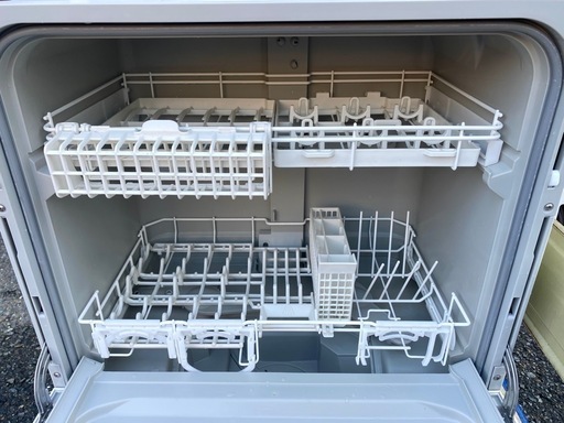 ●電気食器洗い乾燥機 Panasonic / NP-TH4-C / 2022年製