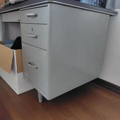 事務机　8/10~12の画像