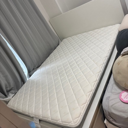 IKEAのダブルベットにニトリのマットレス