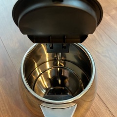 HONDAのロゴ入り電気ケトルの画像