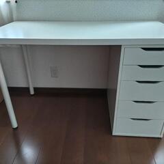 IKEA勉強机とチェアの画像