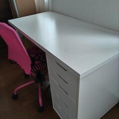 IKEA勉強机とチェアの画像