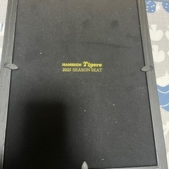 阪神タイガース 2025シーズンシート 90周年記念ピンバッジセットの画像