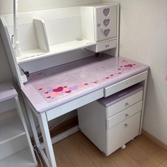 8/20まで　学習机　女の子　椅子　セットの画像