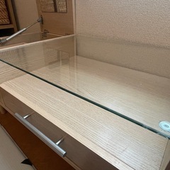 ドレッサー機能付き　ガラスローテーブルの画像