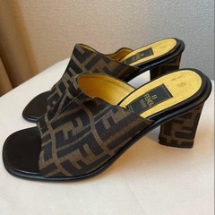 [美品] FENDI ズッカ柄 サンダルレディース37 1/2 (24.5cm)の画像