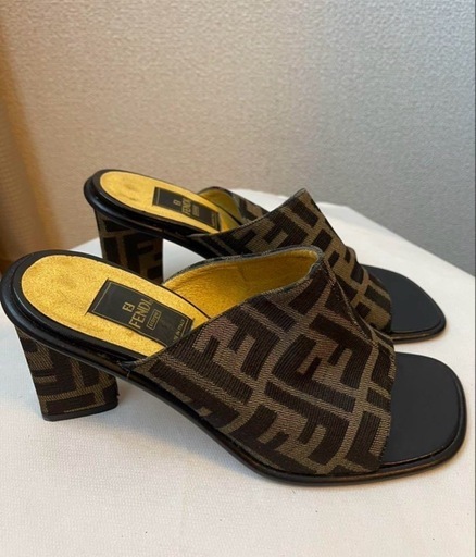 [美品] FENDI ズッカ柄 サンダルレディース37 1/2 (24.5cm)