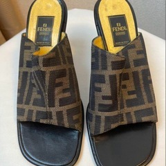 [美品] FENDI ズッカ柄 サンダルレディース37 1/2 (24.5cm)の画像