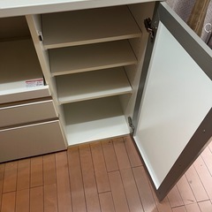 ニトリ　キッチンボード　　食器棚の画像