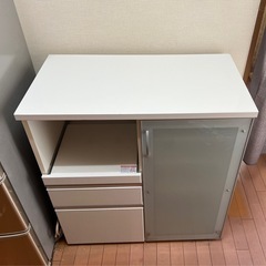 ニトリ　キッチンボード　　食器棚の画像