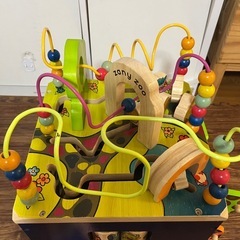 B.toys Zany Zoo アクティビティキューブ　 ルーピング　
知育玩具の画像