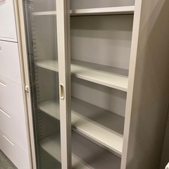 生興 ガラス引き違い書庫 キャビネット 中古の画像
