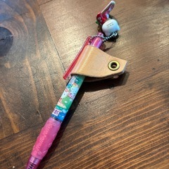 その⑥
ペンを首からぶら下げるフォルダー の画像