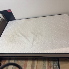 引越し無料ベッド　コイルマットレス付きの画像