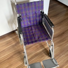 介助式車椅子の画像