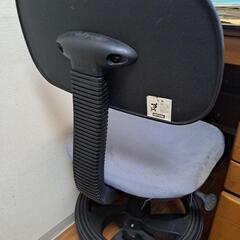 8/17まで限定学習机と椅子の画像