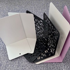 【まとめ売り】鉄製ブックエンド3組＋プラスチック製文庫本収納ケースの画像