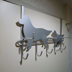 新品! 店舗展示処分現品! レア物! ドアハンガーフック ハンガーラック ※犬をモチーフにしたかわいいデザイン! ※穴をあけずに、ドアにかけるだけの簡単設置! スチール製 アイアン ※アウトレット品扱いの画像
