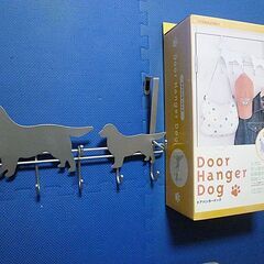 新品! 店舗展示処分現品! レア物! ドアハンガーフック ハンガーラック ※犬をモチーフにしたかわいいデザイン! ※穴をあけずに、ドアにかけるだけの簡単設置! スチール製 アイアン ※アウトレット品扱いの画像