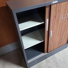 金属製の棚の画像