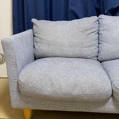 グレーのソファ(ニトリ)の画像