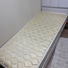 セミシングルベッド マットレス付 一日中過ごせるベッドの画像