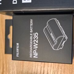 富士フイルム　カメラアクセサリー　新品　充電確認のみの画像