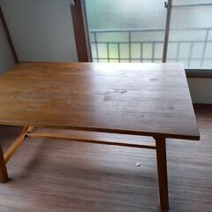 テーブル