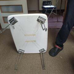 折りたたみミニテーブルの画像