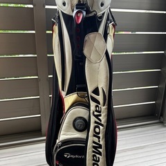 テーラーメイド　キャディバッグ　スタンド付き
の画像
