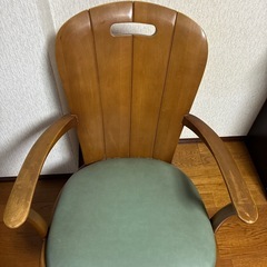 取りに来てくれる方に差し上げます　回転式チェアの画像