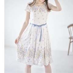 新品タグ付き未着用♡toccoの花柄ワンピース(ベルトなし)です☺️の画像