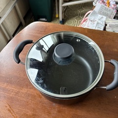 蓋付き鍋とオタマセットの画像