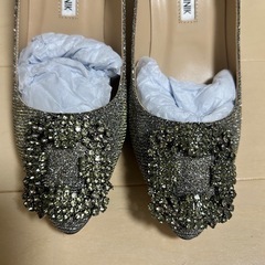 新品　未使用　マノロブラニク　　結婚式　ビジュー　パンプス　35 23㎝くらいの画像
