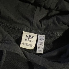adidas パーカーの画像