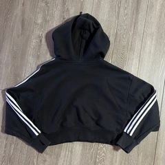 adidas パーカーの画像