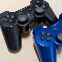 PS3本体とコントローラー2個のセットの画像